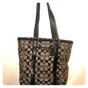 Coach black medium/large size shoulder bag